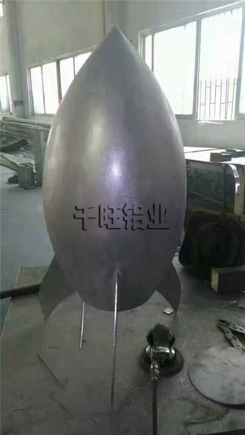 千旺建材公司告訴大(dà)家快速的訂制到優異的雕花鋁單闆