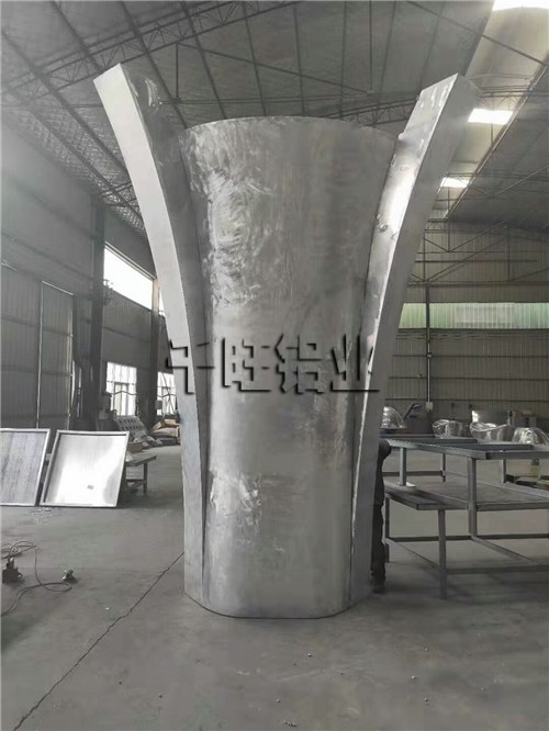 5大(dà)因素幫助你購買到高質量的沖孔鋁單闆