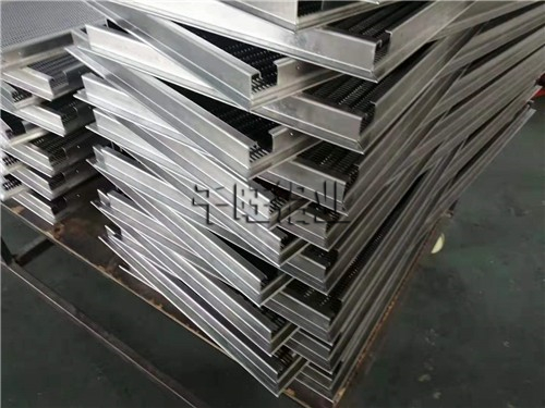 下(xià)面4個點可輕松訂購到優異的拉絲鋁單闆
