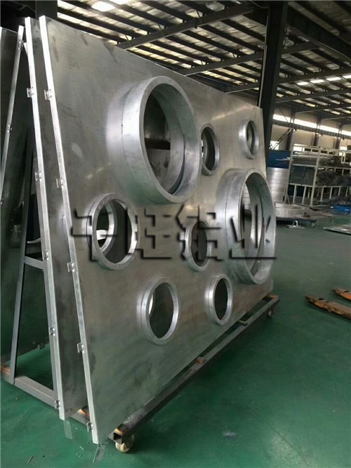 千旺拉絲鋁單闆生(shēng)産廠家告訴您簡單采購質量好的拉絲鋁單闆